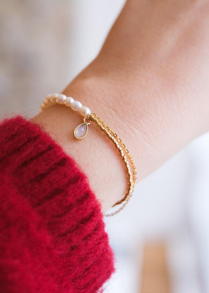 armbandje met parels en gouden kralen