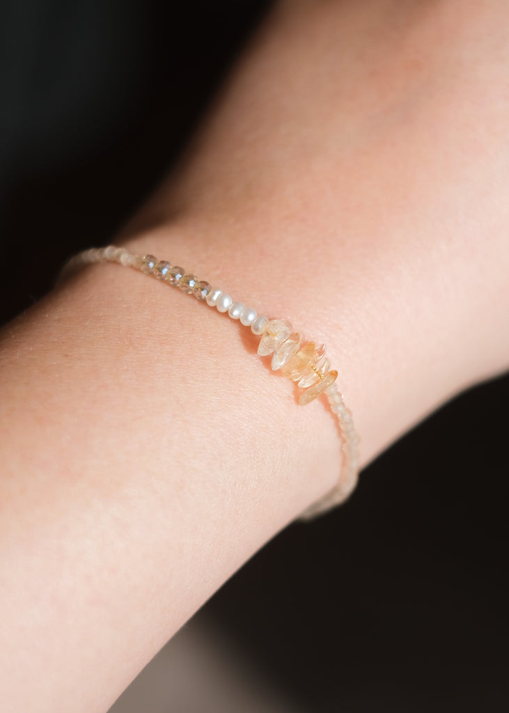 fijn armbandje met parels en citrine