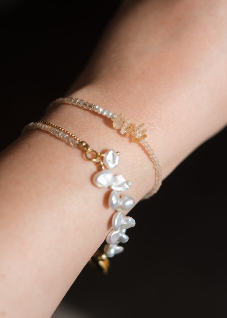 armbandje met keshi parels en natuurstenen voor bruidjes
