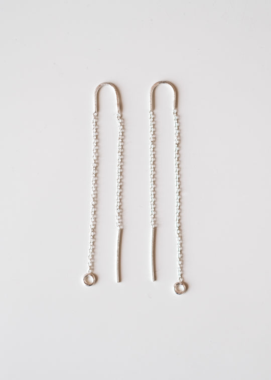 Oorstekers met ketting, zilver