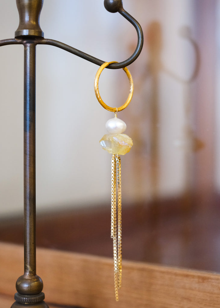 feestelijke creolen met gele kwarts, parel en ketting