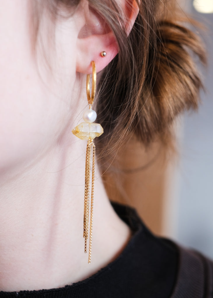 feestelijke creolen met gele kwarts, parel en ketting