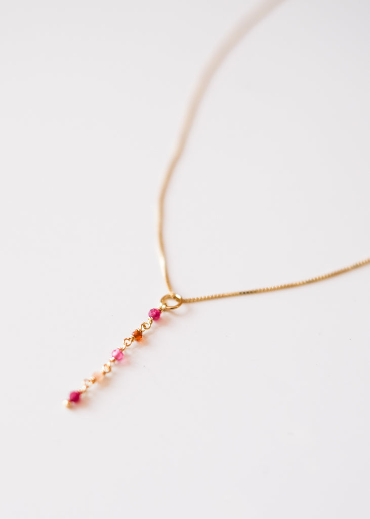 vergulde halsketting met roze hangertje