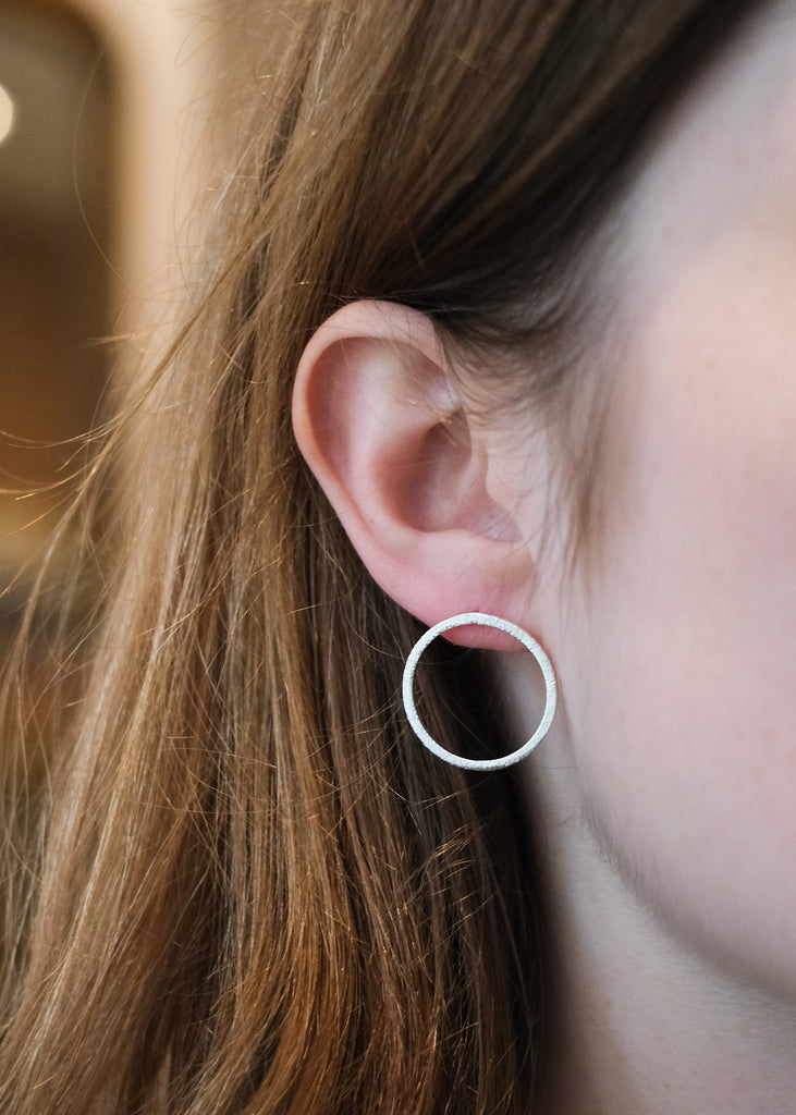 zilveren oorstekers met ring