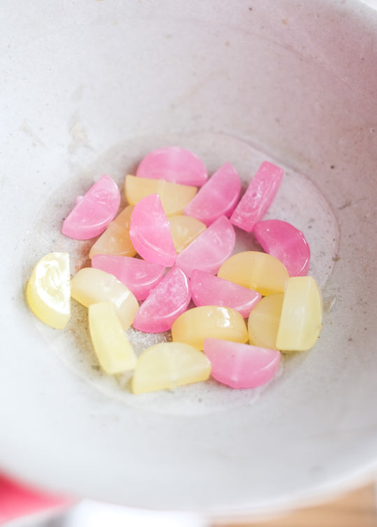 Murano halve maan, pastelgeel opaline