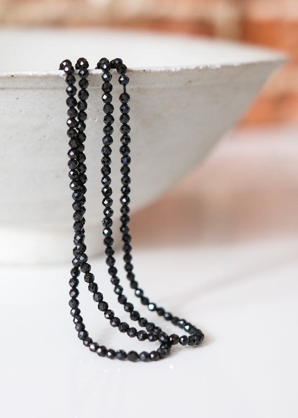 snoer zwarte spinel kralen
