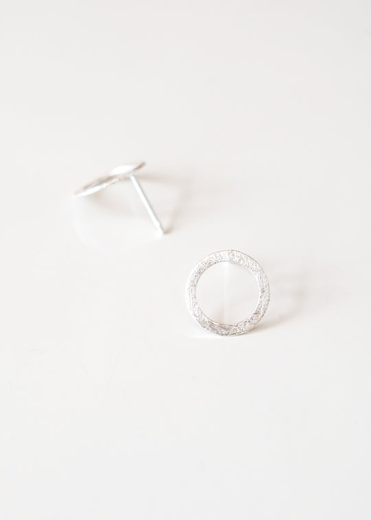 Oorstekers met kleine ring, zilver