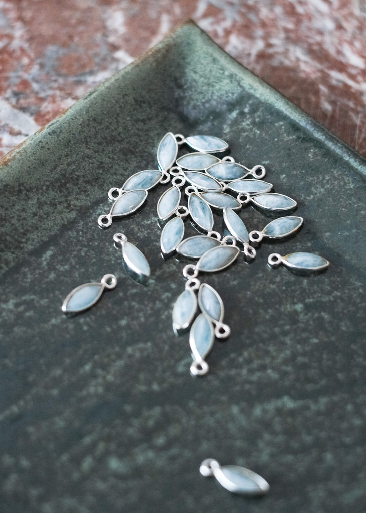 bedeltje aquamarijn om sieraden te maken