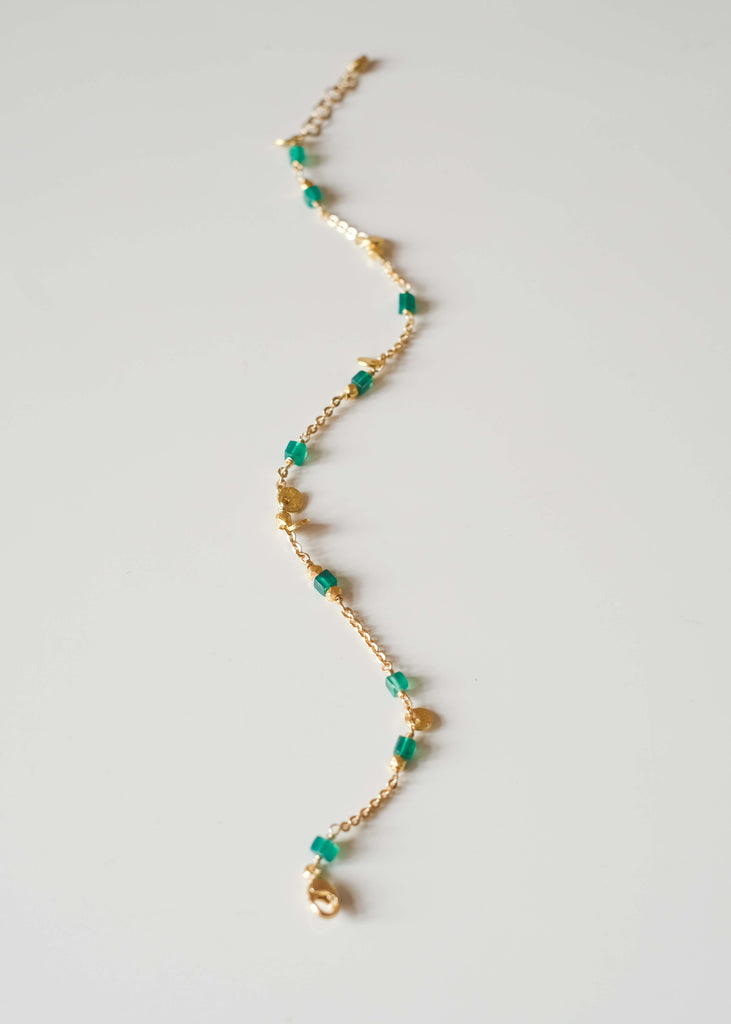 fijn gouden armbandje met groene onyx kralen