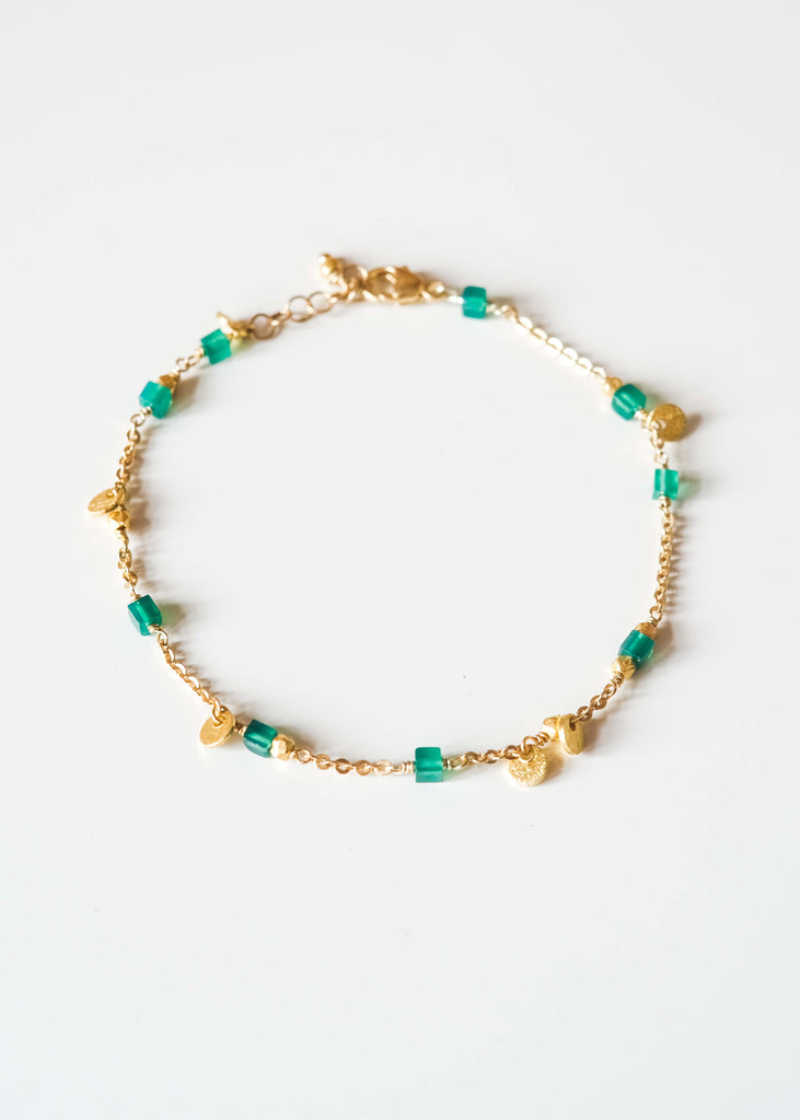 fijn gouden armbandje met groene onyx kralen