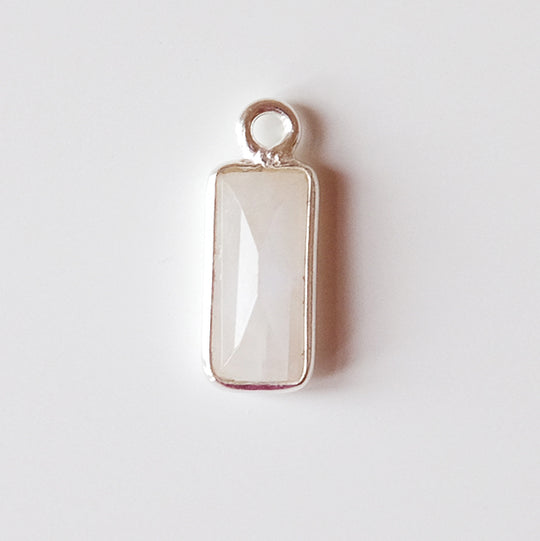 Bedel baguette regenboog maansteen, zilver