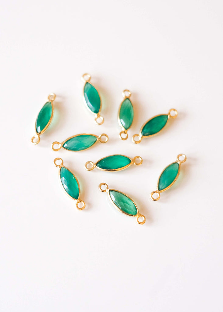 navette linkje met een goud randje en groene onyx