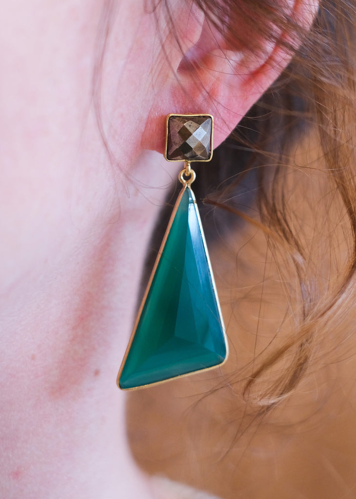 statement oorbellen met groene onyx en pyriet