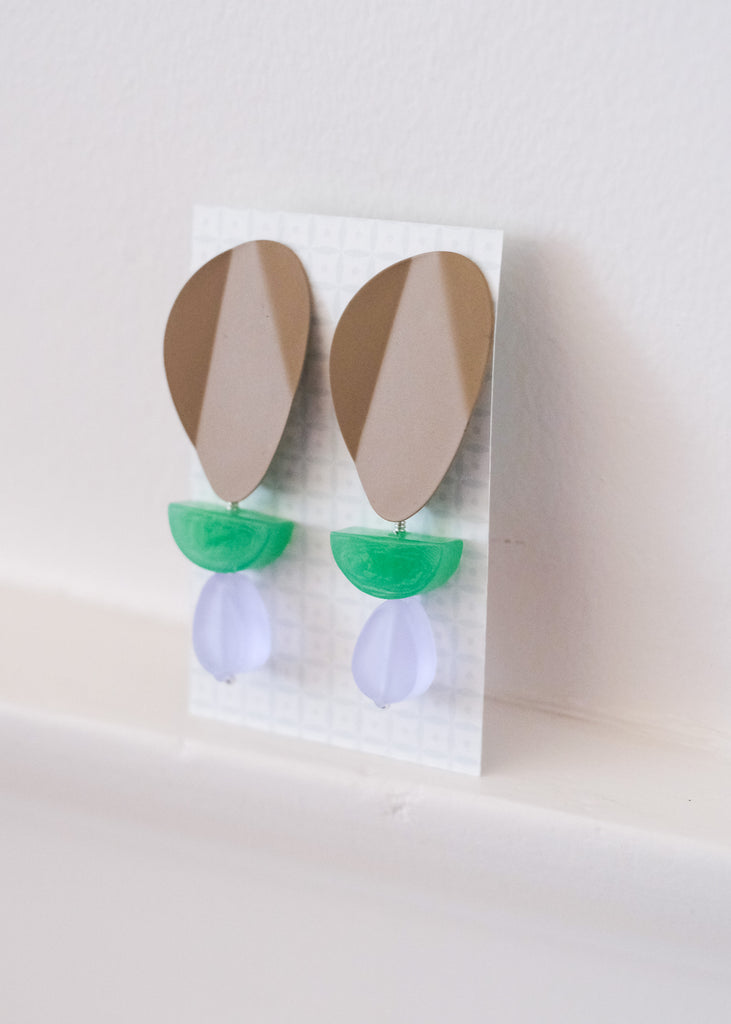 statement oorbellen in lila en muntgroen