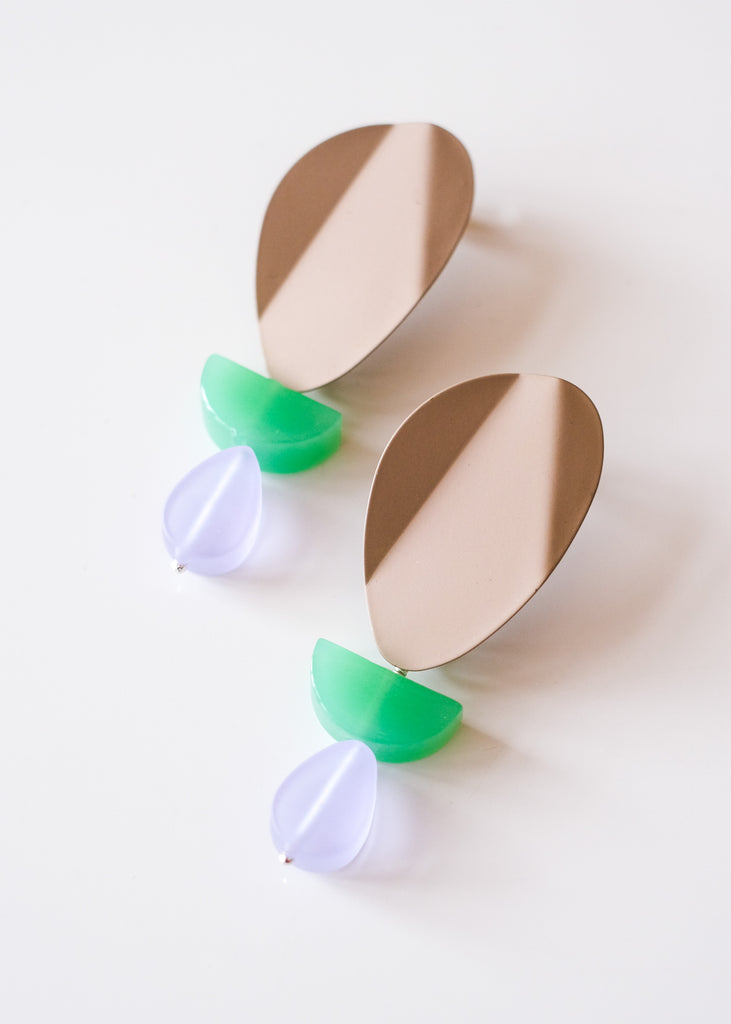 statement oorbellen in lila en muntgroen